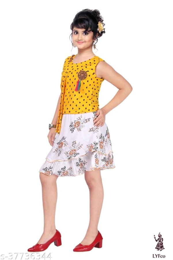 Catalog Name:*Pretty Classy Girls Frocks & Dresses*Fabric: RayonSleeve Length: Short SleevesPattern: PrintedMultipack: Single - 6-7