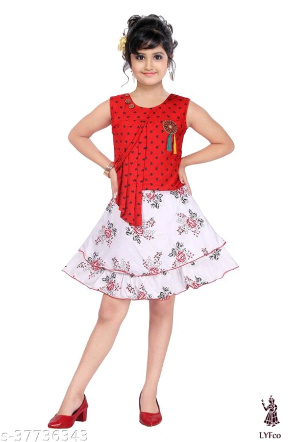 Catalog Name:*Pretty Classy Girls Frocks & Dresses*Fabric: RayonSleeve Length: Short SleevesPattern: PrintedMultipack: Single - 4-5 Years