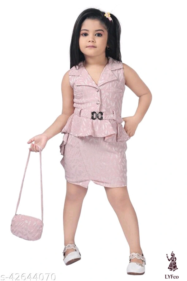 Catalog Name:*Tinkle Stylish Girls Frocks & Dresses*Fabric: CottonSleeve Length: SleevelessPattern: PrintedMultipack: Single - 1-2 Years