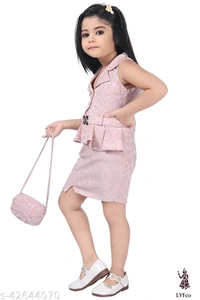 Catalog Name:*Tinkle Stylish Girls Frocks & Dresses*Fabric: CottonSleeve Length: SleevelessPattern: PrintedMultipack: Single - 1-2 Years