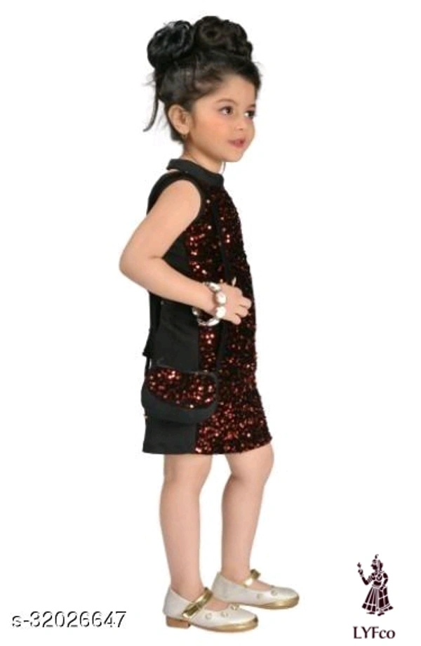 Catalog Name:*Princess Classy Girls Frocks & Dresses*Fabric: Cotton BlendSleeve Length: SleevelessPattern: EmbellishedMultipack: Single - 3-4 Years