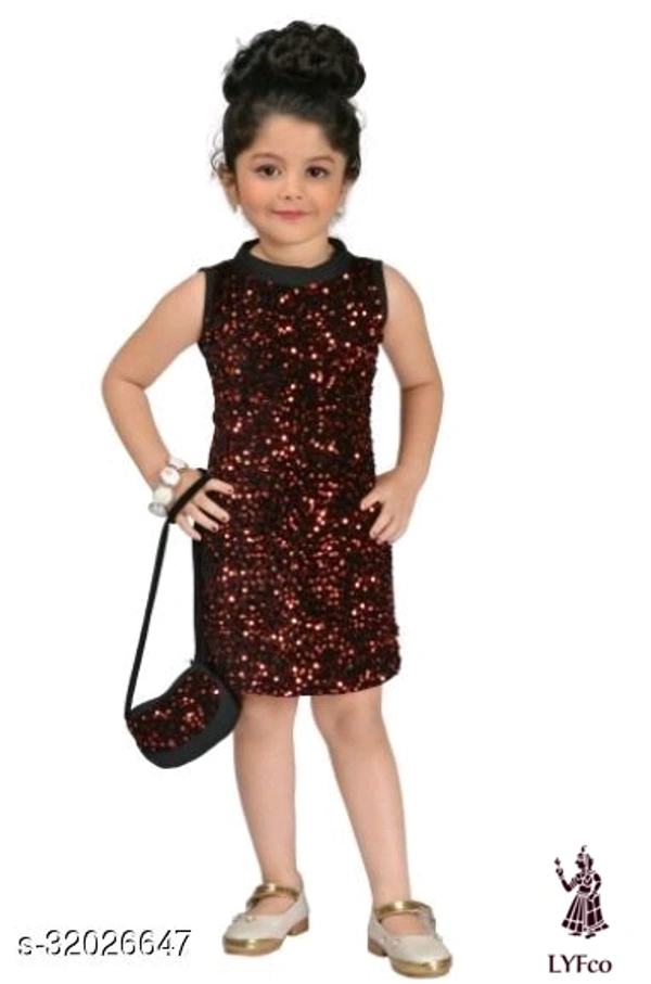 Catalog Name:*Princess Classy Girls Frocks & Dresses*Fabric: Cotton BlendSleeve Length: SleevelessPattern: EmbellishedMultipack: Single - 5-6 Years