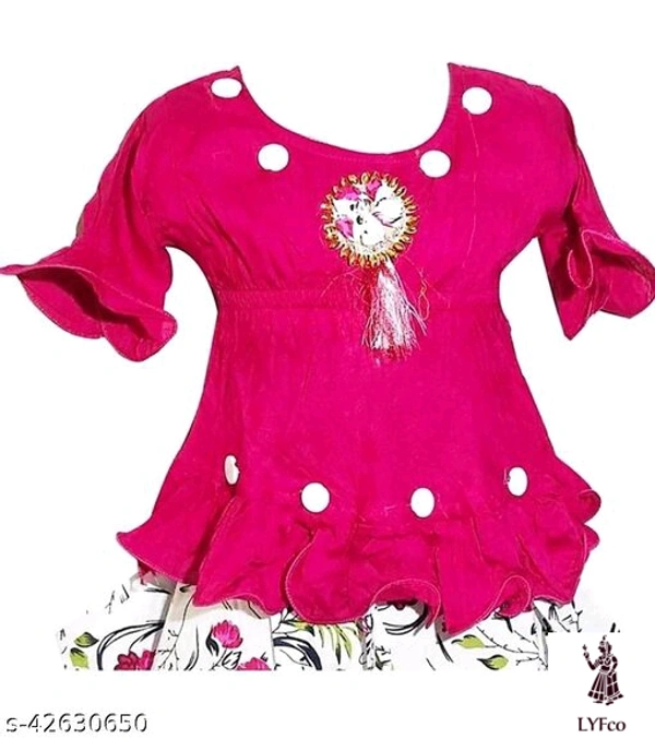 Catalog Name:*Princess Stylish Girls Frocks & Dresses*Fabric: CottonSleeve Length: Short SleevesPattern: PrintedMultipack: Single - 2-3 Years