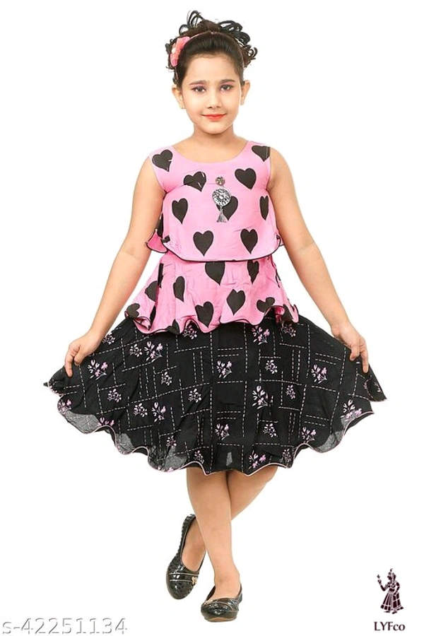 Catalog Name:*Tinkle Fancy Girls Top & Bottom Sets*Top Fabric: RayonBottom Fabric: RayonSleeve Length: Short Sleeves,SleevelessTop Pattern: Self DesignBottom Pattern: Self-DesignMultipack: SingleAdd-Ons: No Add Ons - 13-14 Years