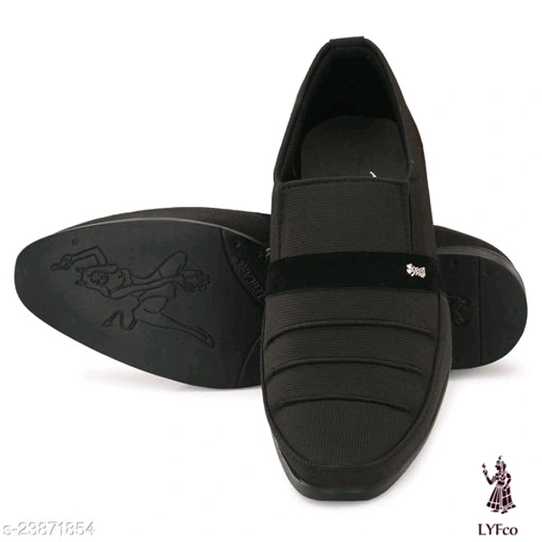 Catalog Name:*Latest Fashionable Men Formal Shoes*Material: Syntethic LeatherSole Material: PVCFastening & Back Detail: Slip-OnPattern: SolidMultipack: 1 - 7