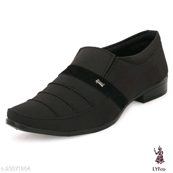 Catalog Name:*Latest Fashionable Men Formal Shoes*Material: Syntethic LeatherSole Material: PVCFastening & Back Detail: Slip-OnPattern: SolidMultipack: 1 - 7