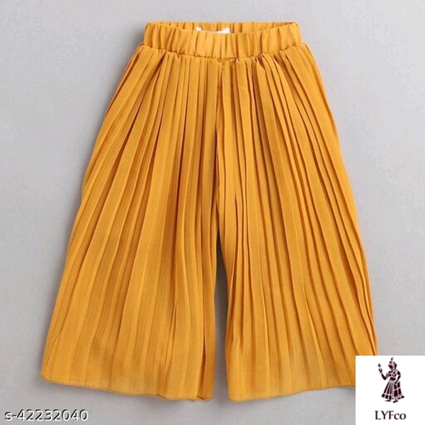 Catalog Name:*Pretty Elegant Girls Top & Bottom Sets*Top Fabric: Polyester,CottonBottom Fabric: Polyester,CottonSleeve Length: Short SleevesTop Pattern: Printed,SolidBottom Pattern: Printed,SolidMultipack: SingleAdd-Ons: No Add Ons - 2-3 Years