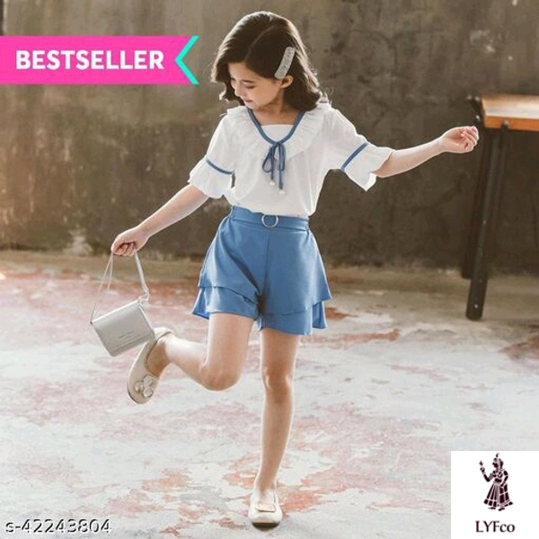 Catalog Name:*Princess Comfy Girls Top & Bottom Sets*Top Fabric: Polycotton,PolyesterBottom Fabric: Polycotton,PolyesterSleeve Length: Short Sleeves,SleevelessTop Pattern: Printed,SolidBottom Pattern: Printed,SolidMultipack: SingleAdd-Ons: No Add Ons - 4-5 Years