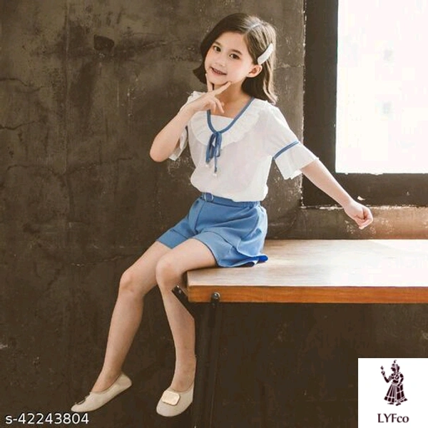 Catalog Name:*Princess Comfy Girls Top & Bottom Sets*Top Fabric: Polycotton,PolyesterBottom Fabric: Polycotton,PolyesterSleeve Length: Short Sleeves,SleevelessTop Pattern: Printed,SolidBottom Pattern: Printed,SolidMultipack: SingleAdd-Ons: No Add Ons - 4-5 Years