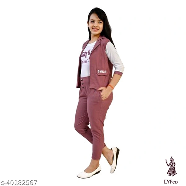 Catalog Name:*Awesome Kids Jumpsuits*Fabric: Cotton BlendSleeve Length: Product DependentPattern: PrintedGender: GirlsMultipack: 1 - 11-13