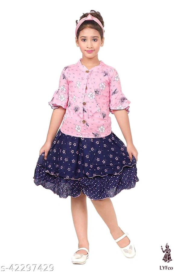 Catalog Name:*Pretty Elegant Girls Top & Bottom Sets*Top Fabric: RayonBottom Fabric: Cotton BlendSleeve Length: Short SleevesTop Pattern: PrintedBottom Pattern: PrintedMultipack: Single - 4-5 Years