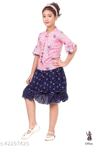 Catalog Name:*Pretty Elegant Girls Top & Bottom Sets*Top Fabric: RayonBottom Fabric: Cotton BlendSleeve Length: Short SleevesTop Pattern: PrintedBottom Pattern: PrintedMultipack: Single - 4-5 Years