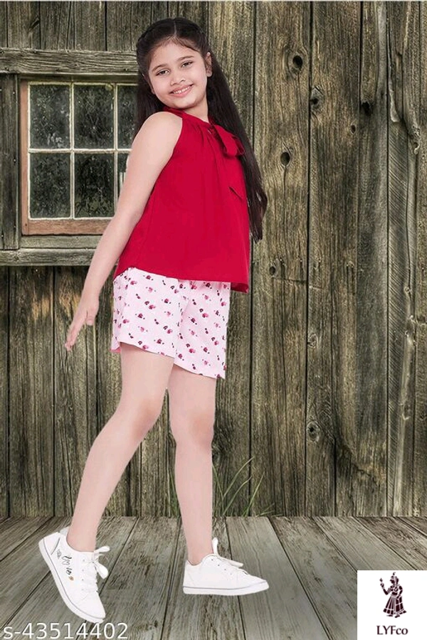 Catalog Name:*Pretty Elegant Girls Top & Bottom Sets*Top Fabric: PolyesterBottom Fabric: PolyesterSleeve Length: SleevelessTop Pattern: DyedBottom Pattern: PrintedMultipack: SingleAdd-Ons: No Add Ons - 13-14 Years