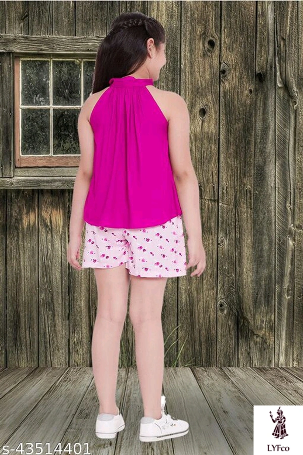 Catalog Name:*Pretty Elegant Girls Top & Bottom Sets*Top Fabric: PolyesterBottom Fabric: PolyesterSleeve Length: SleevelessTop Pattern: DyedBottom Pattern: PrintedMultipack: SingleAdd-Ons: No Add Ons - 7-8 Years