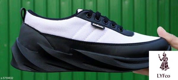 Catalog Name:*Latest Fabulous Men Sports Shoes*Material: MeshSole Material: Air MixPattern: SolidMultipack: 1 - 10