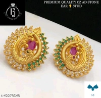 EXCLUSIVE EARRING