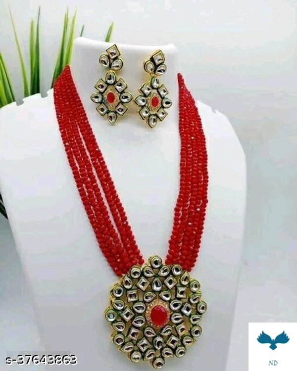 Sizzling Chunky Women Necklaces & Chains
