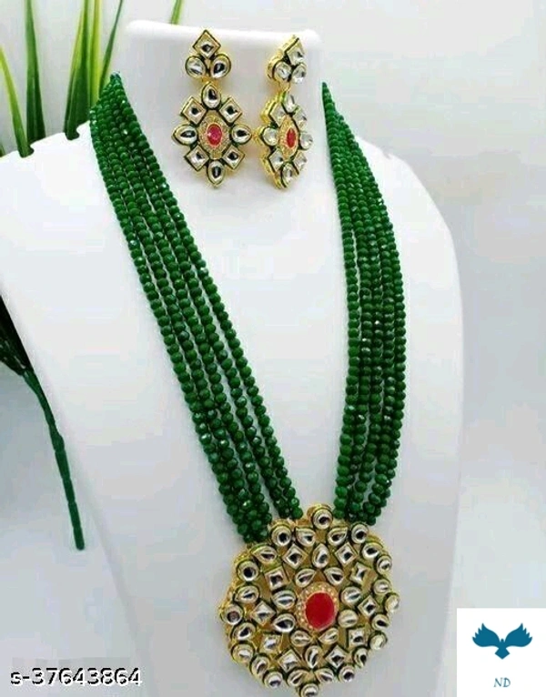 Sizzling Chunky Women Necklaces & Chains