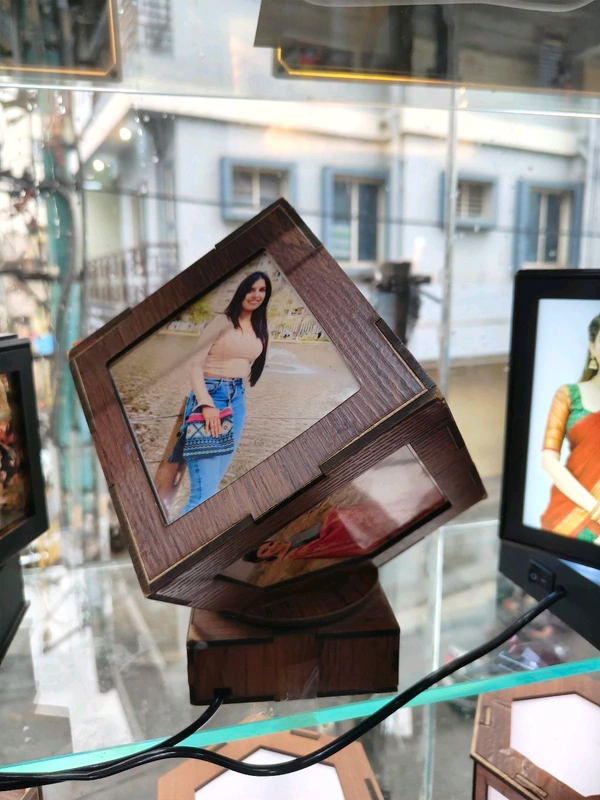 Square Cube Rotating Lamp