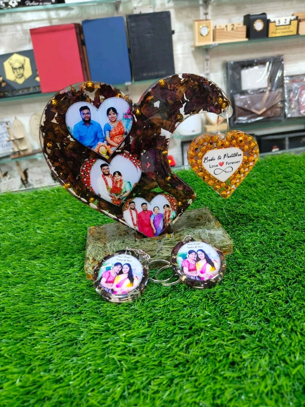 Hanging Heart Resin Frame - 10" inch - With 2 Keychains