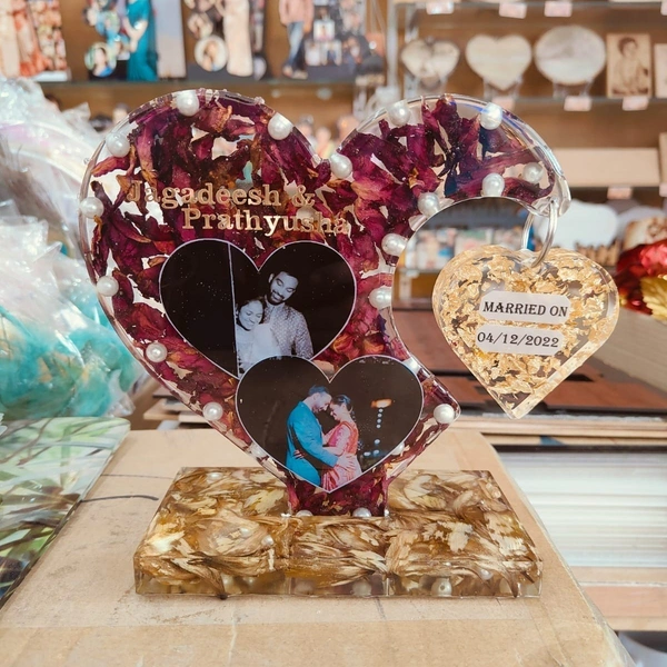 Hanging Heart Resin Frame - 10" inch