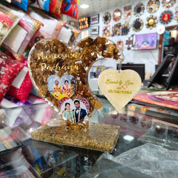 Hanging Heart Resin Frame - 10" inch