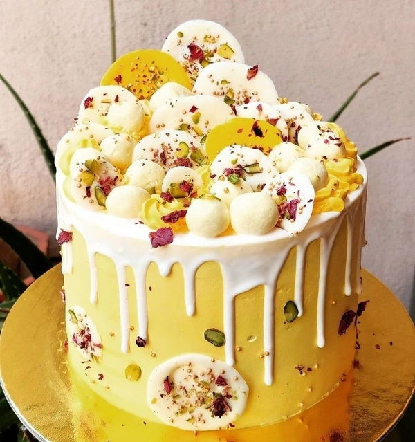 Rasamalai Cake - Yellow, Large