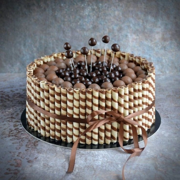 Twister Cake - Brown, Medium