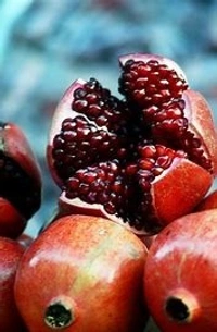 Pomegranate (Medium) β - 1kg (Approx. 5 to 7 pcs)