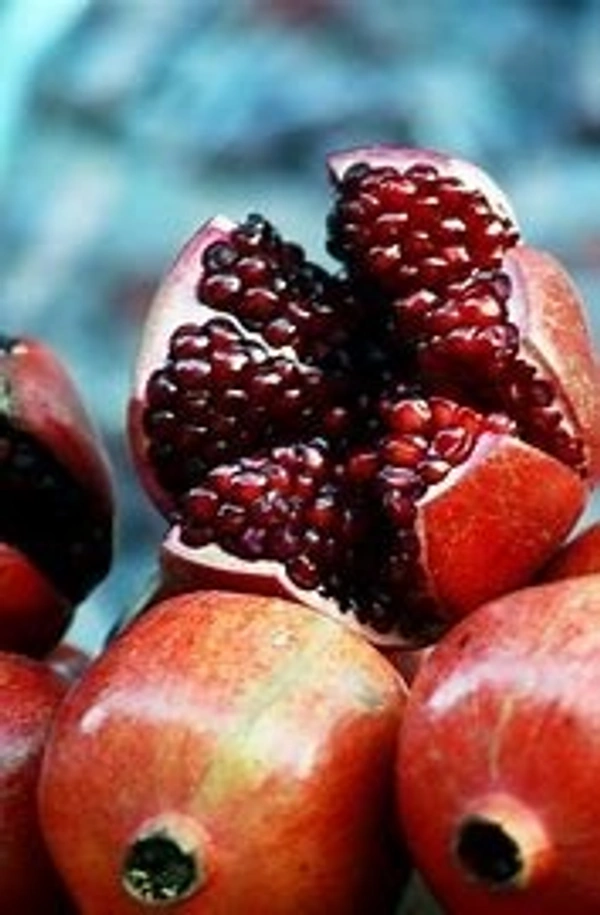 Pomegranate (Medium) β - 1kg (Approx. 5 to 7 pcs)