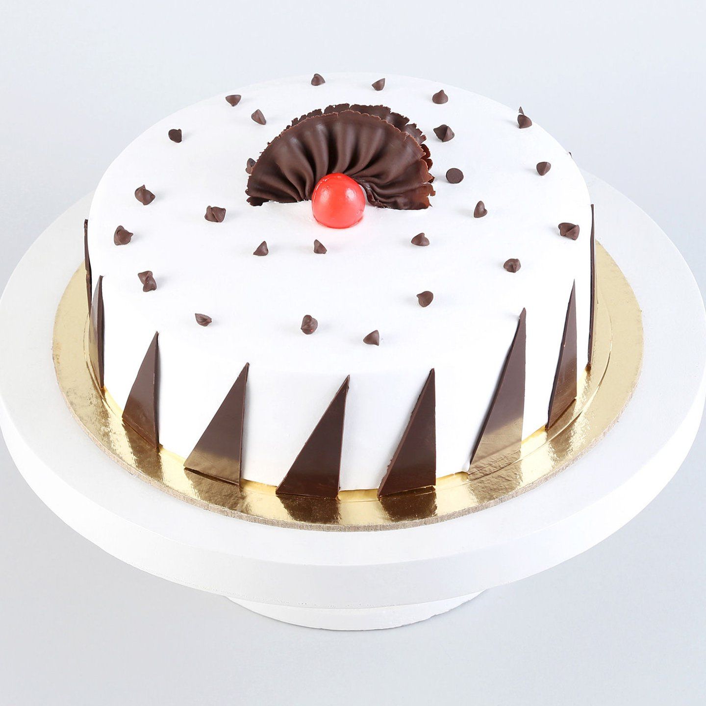 1 Pound Round Shape Chocolate Chip Cake For Birthday With 4 Day Shelf Life  Fat Contains (%): 3 Grams (g) at Best Price in New Delhi | Anjika Pastry  Shop