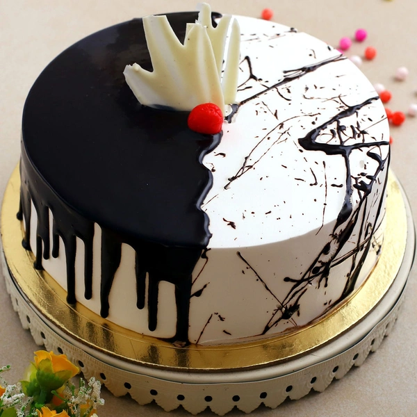 Creamy Drip Black Forest Cake - 2 Pound