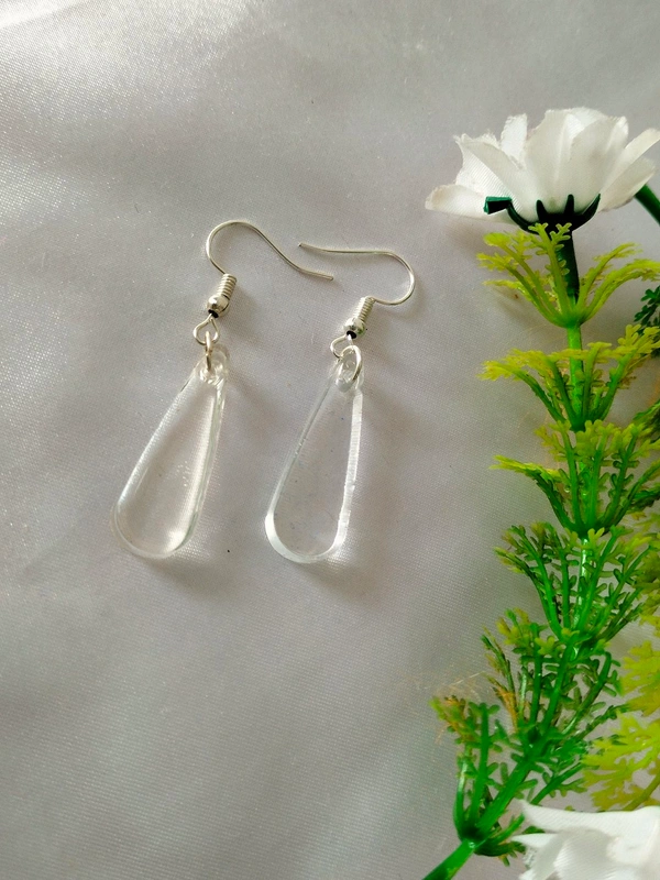 Crystal Resin Drop Hook Earings - crystal white 🤍