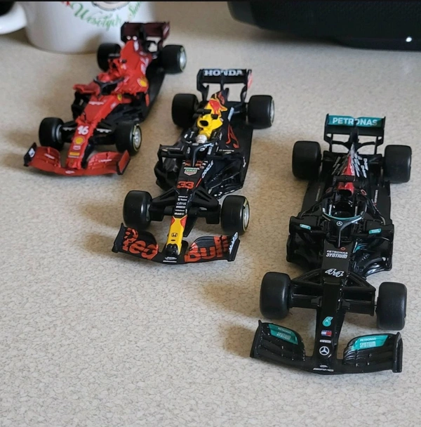 Bburago 1:43 2021 Red Bull RB16B Model Car - 11