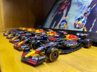 Bburago 1:43 2022 Red Bull RB18 #11 Model Car - 11