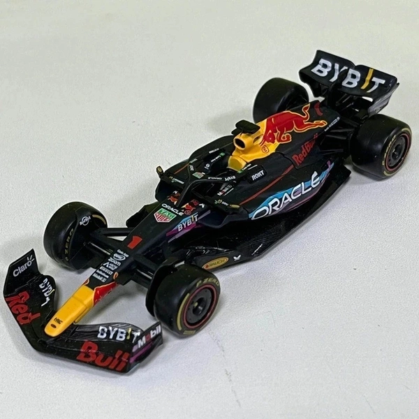 Bburago 1:43 2023 RB19 Miami GP - 1