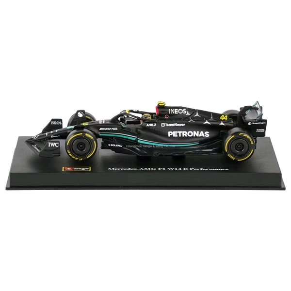 Bburago 1:43 2023 Mercedes W14 (Case + Helmet) - 44