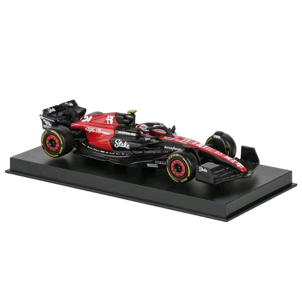 Bburago 1:43 2023 Alfa Romeo C43 Model Car (Case + Helmet) - 77