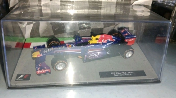 1:43 2013 RB9 - Sebastian Vettel
