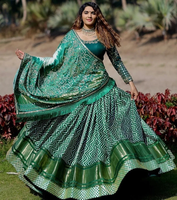 🧚‍♀️💕 *LUNCHING NEW DESIGNER PARTY WEAR FANCY DIGITAL PRINT AND REAL MIRROR HAND WORK LAHENGHA - CHOLI WITH DUPATTA* 🧚‍♀️💕 - Green