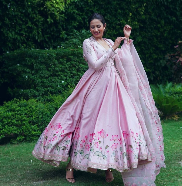 LC 751(am)♥️ PRESENTING NEW DESIGNER PRINTED  ANARKALI GOWN ♥️