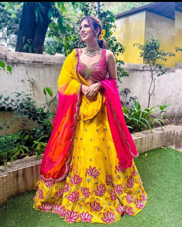 💥💕*Presenting New Wedding Collection Lehenga Choli  With Heavy Shine Emrodery Work*👌💕(am) - Free Size