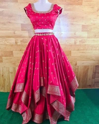 🧚‍♀️💕*PRESENTING NEW HEVVY TAFETA SILK LAHENGA CHOLI WITH DAIMOND CUTE LANGHA CHOLI WITH 4 MITTER FLAIR*💕🧚‍♀️
