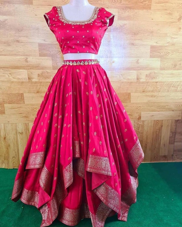 🧚‍♀️💕*PRESENTING NEW HEVVY TAFETA SILK LAHENGA CHOLI WITH DAIMOND CUTE LANGHA CHOLI WITH 4 MITTER FLAIR*💕🧚‍♀️