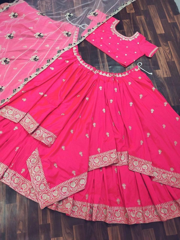 🧚‍♀️💕*PRESENTING NEW HEVVY TAFETA SILK LAHENGA CHOLI WITH DAIMOND CUTE LANGHA CHOLI WITH 4 MITTER FLAIR*💕🧚‍♀️
