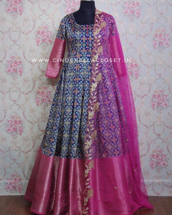 LC 730♥️ PRESENTING NEW DESIGNER PRINTED  ANARKALI GOWN ♥️(am)