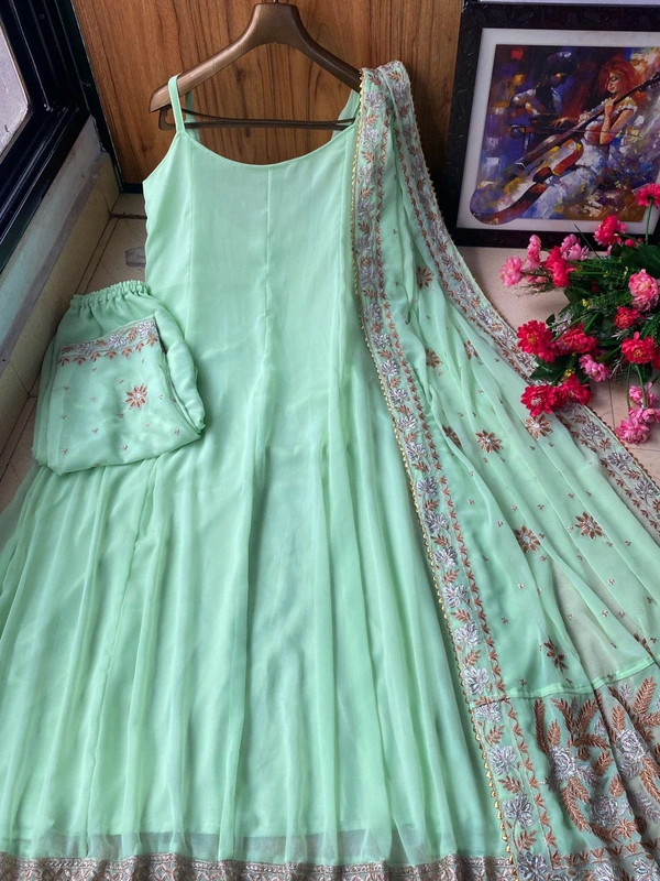 LC 789♥️ PRESENTING NEW DESIGNER  EMBROIDERED ANARKALI GOWN(am)