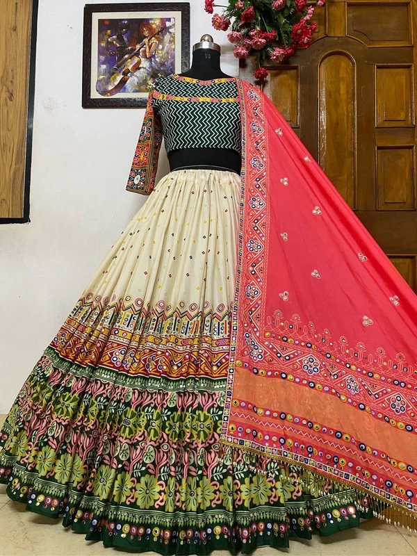 *LC 813*❤️PRESENTING NEW DESIGNER PRINTED LAHENGA CHOLI❤️(am)