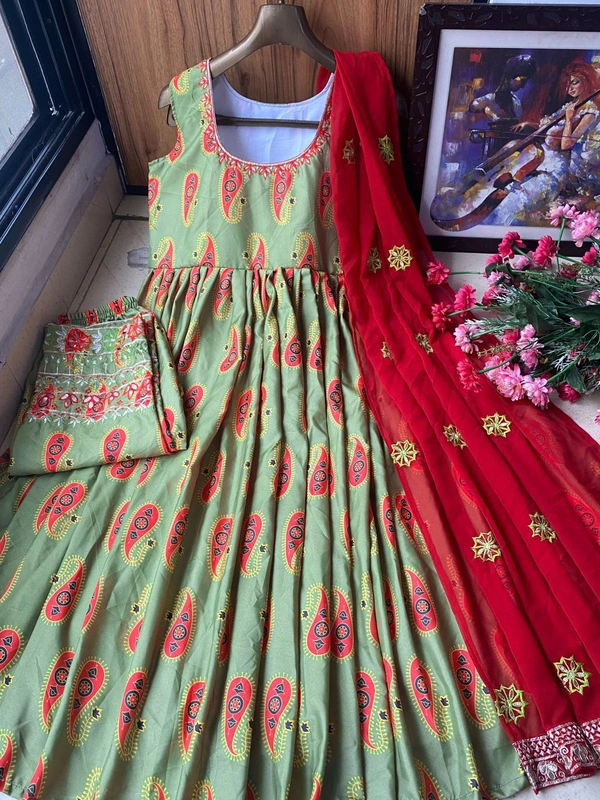 LC 862♥️ PRESENTING NEW DESIGNER  EMBROIDERED ANARKALI GOWN ♥️(am)