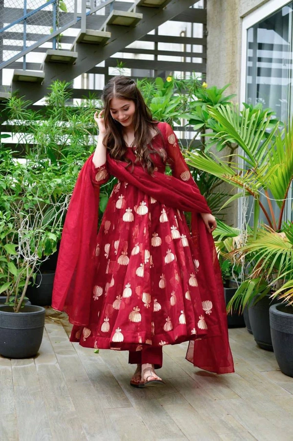 *LC 801*♥️ PRESENTING NEW DESIGNER EMBROIDERED ANARKALI GOWN ♥️(am) - Red